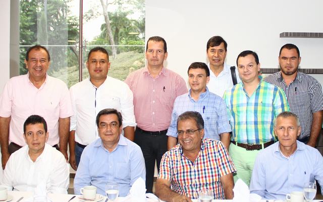 Alcaldes de los municipios del Huila con el señor Ministro.